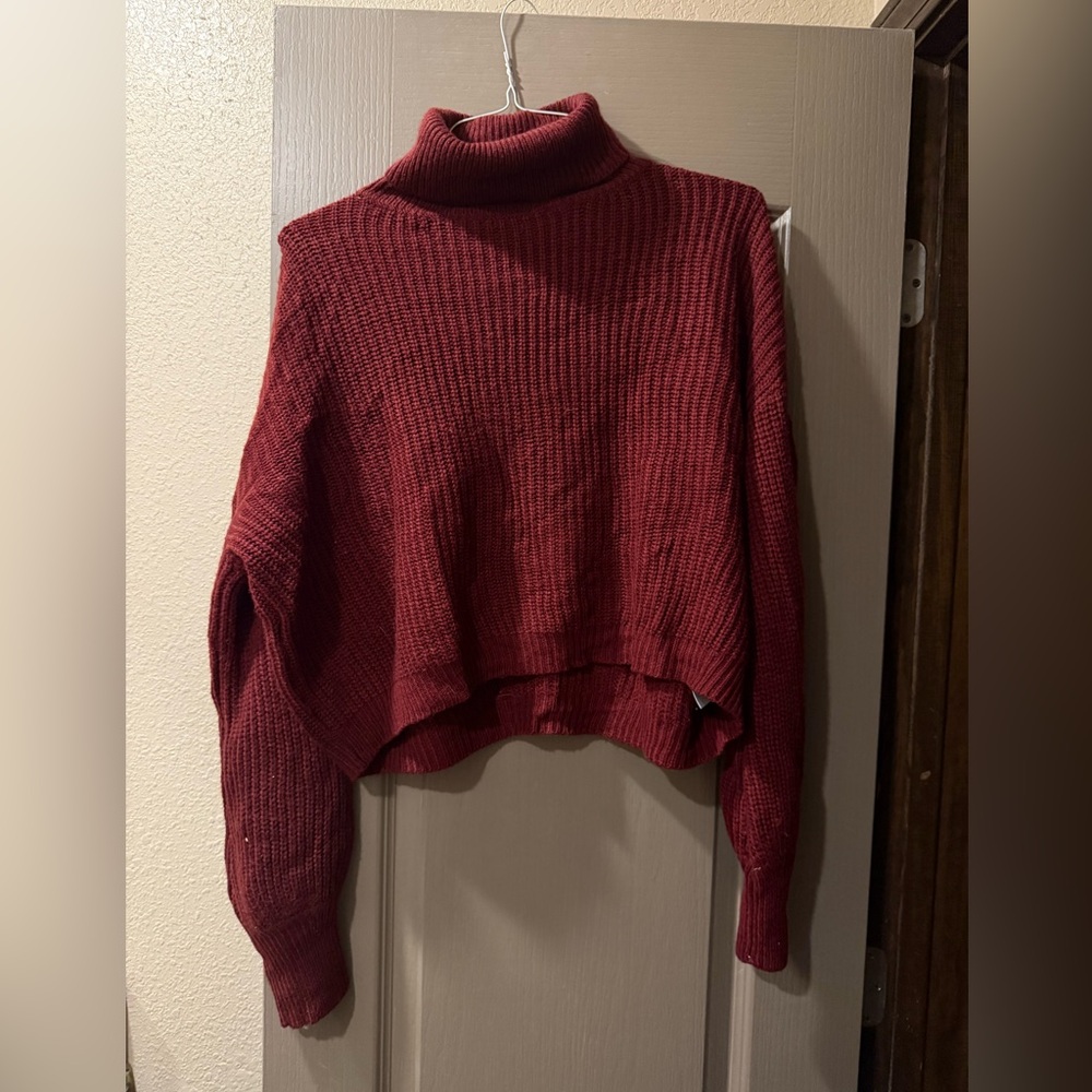 Maroon cropped knit turtleneck sweater size M